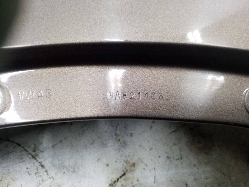 Крыло переднее правое