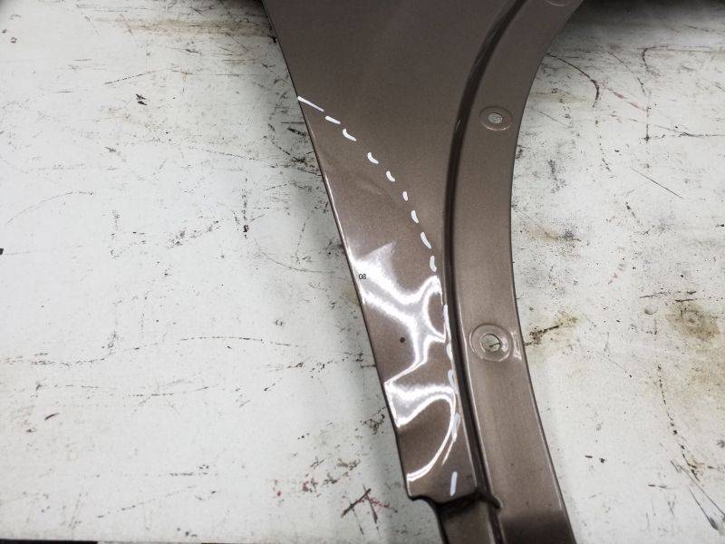 Крыло переднее правое