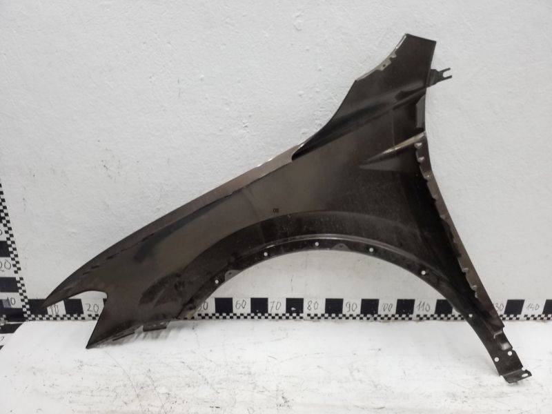 Крыло переднее правое