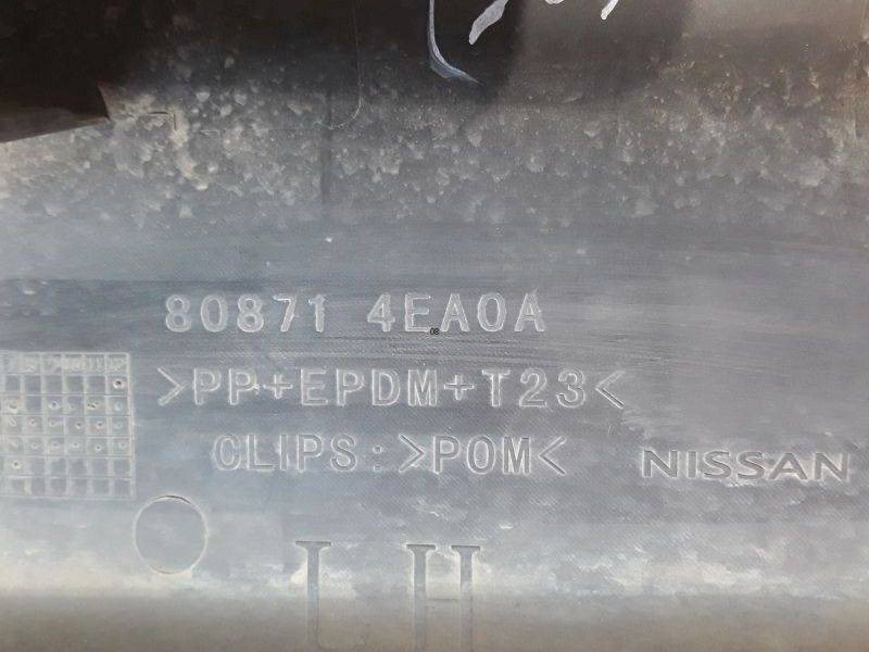 Накладка двери передней левой