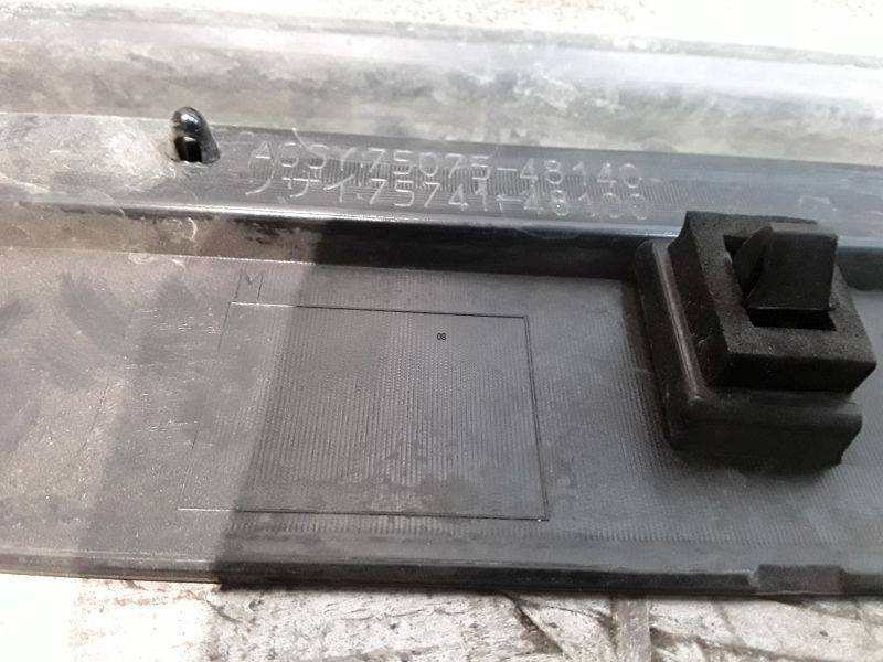 Накладка двери задней правой
