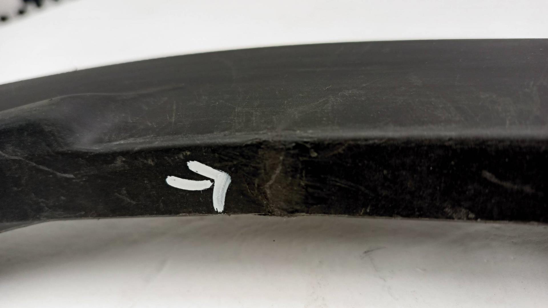 Накладка заднего крыла левого