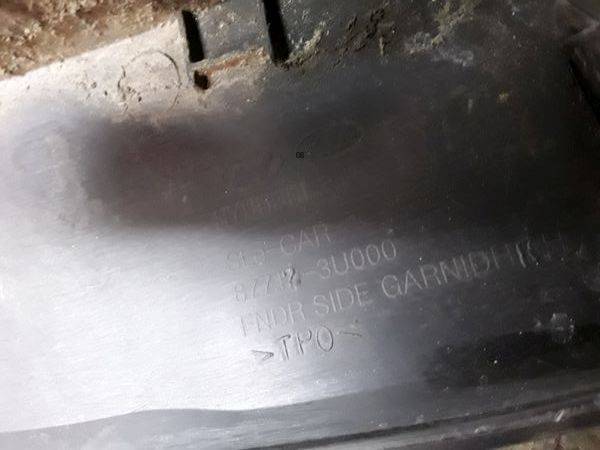 Накладка переднего крыла правого