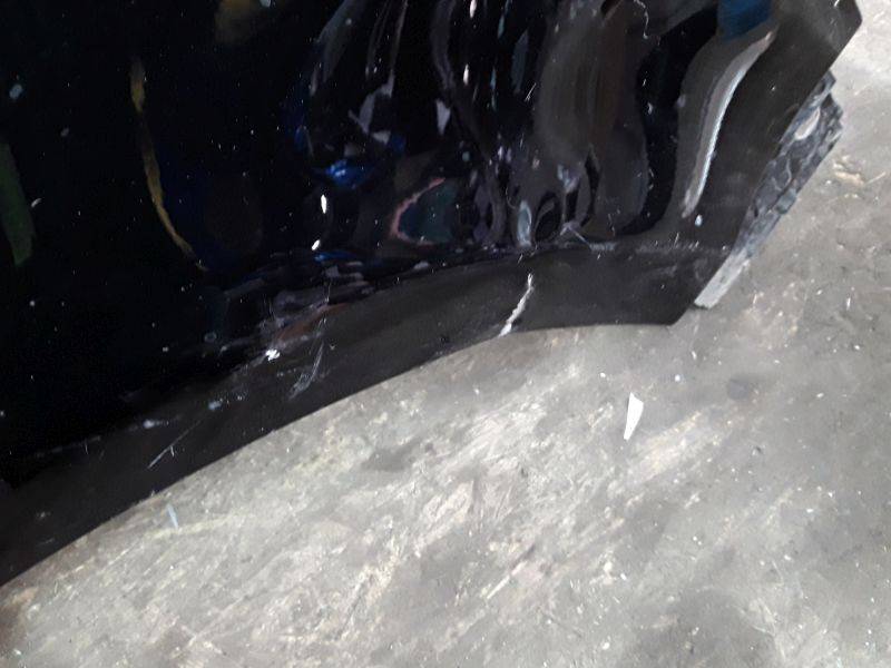 Крыло переднее левое