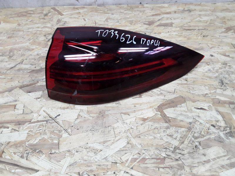 Фонарь задний наружный правый