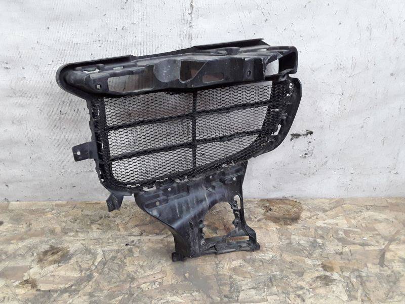 Решетка в бампер правая