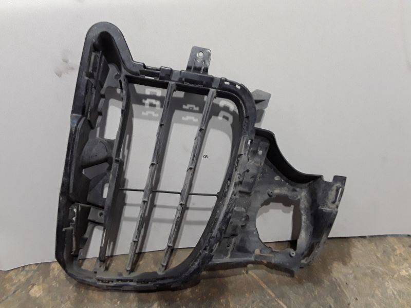 Решетка в бампер правая