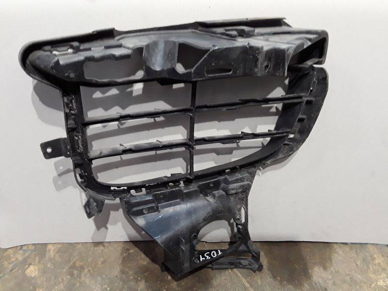 Решетка в бампер правая