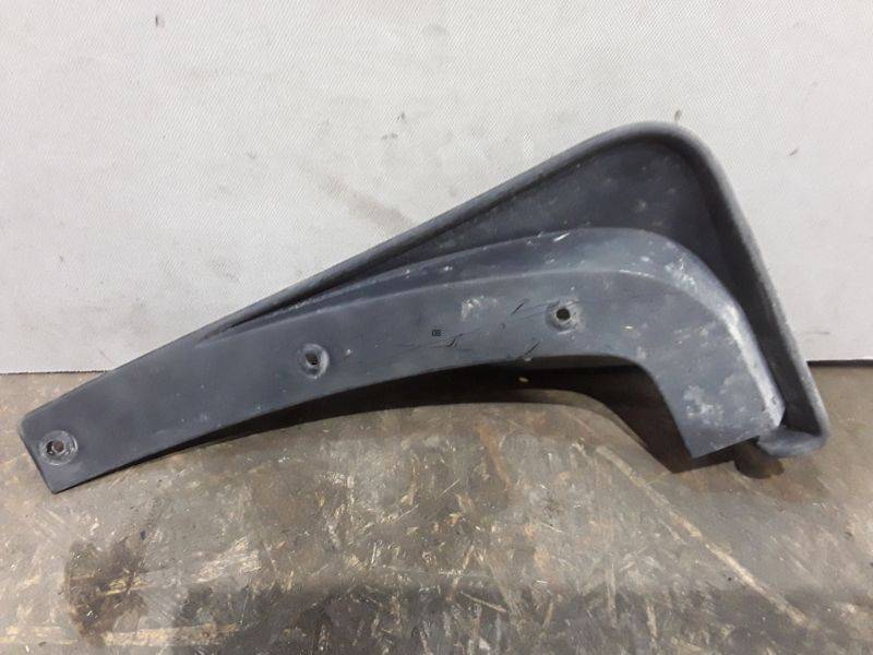 Брызговик передний левый