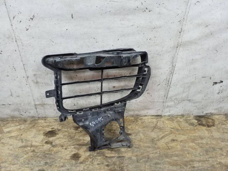 Решетка в бампер правая