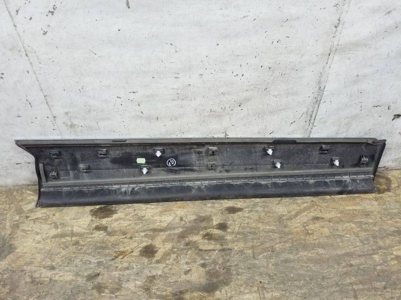 Накладка двери передней левой