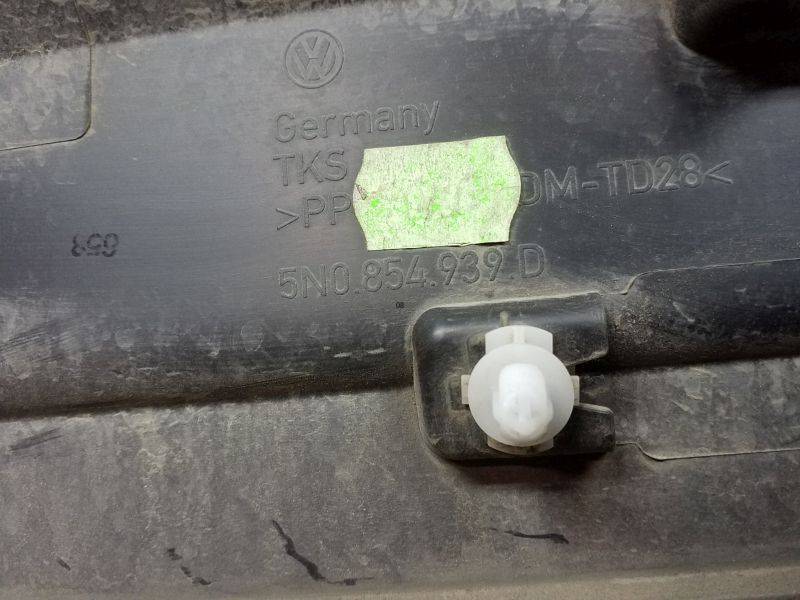 Накладка двери передней левой