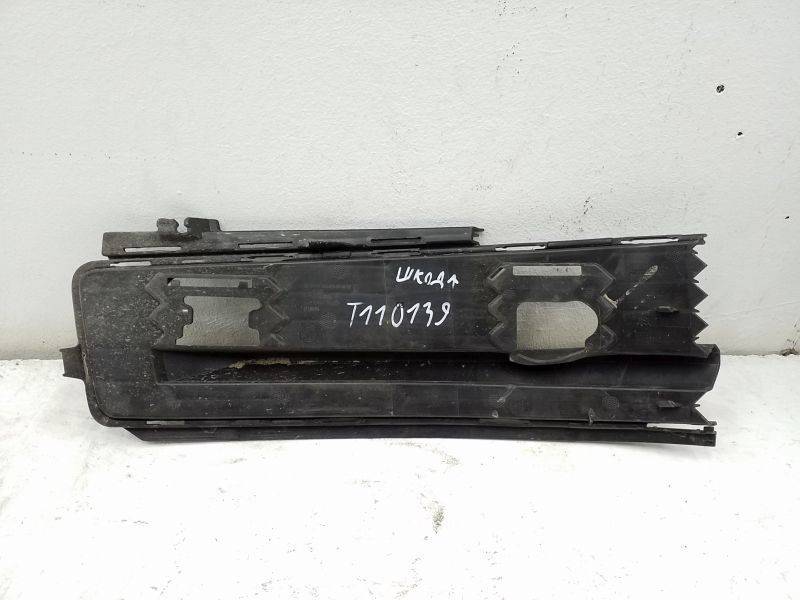 Заглушка бампера правая