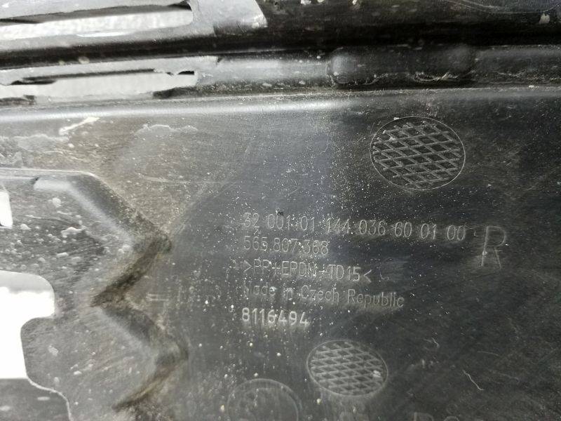 Заглушка бампера правая