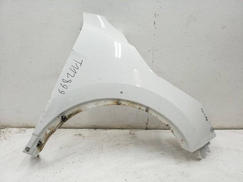 Крыло переднее правое