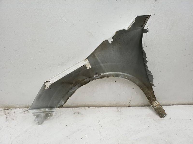 Крыло переднее правое