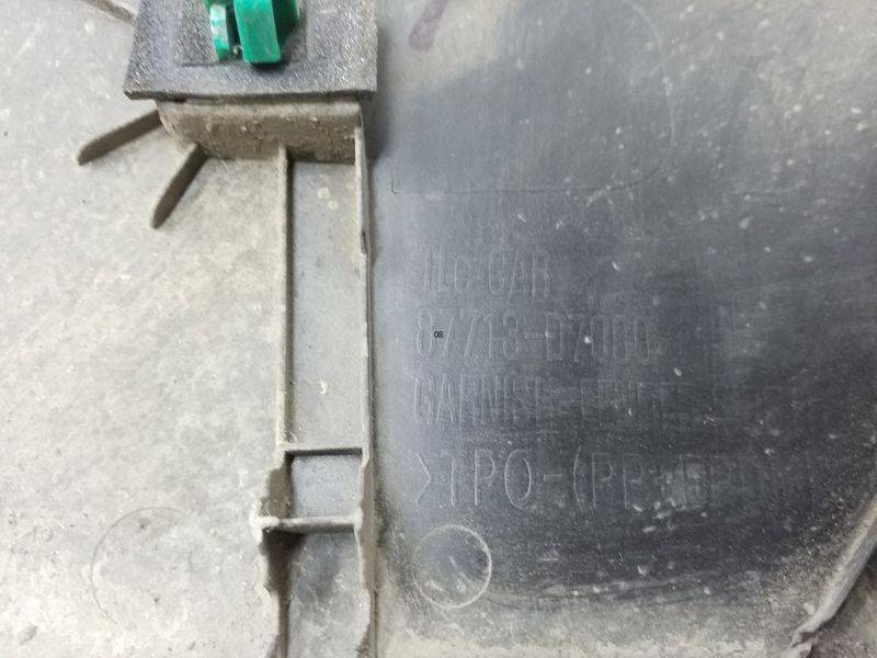 Накладка переднего крыла левого