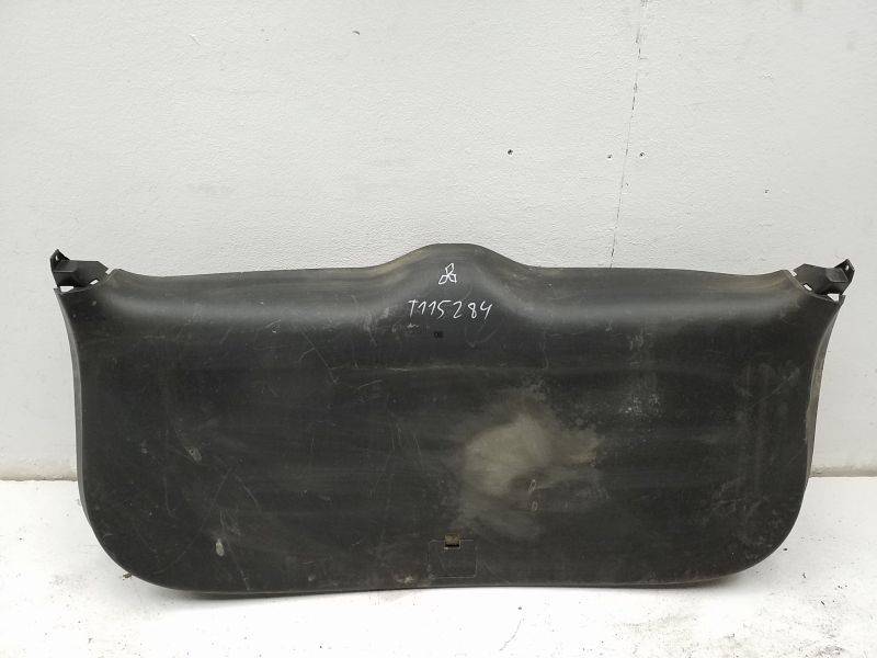 Обшивка крышки багажника