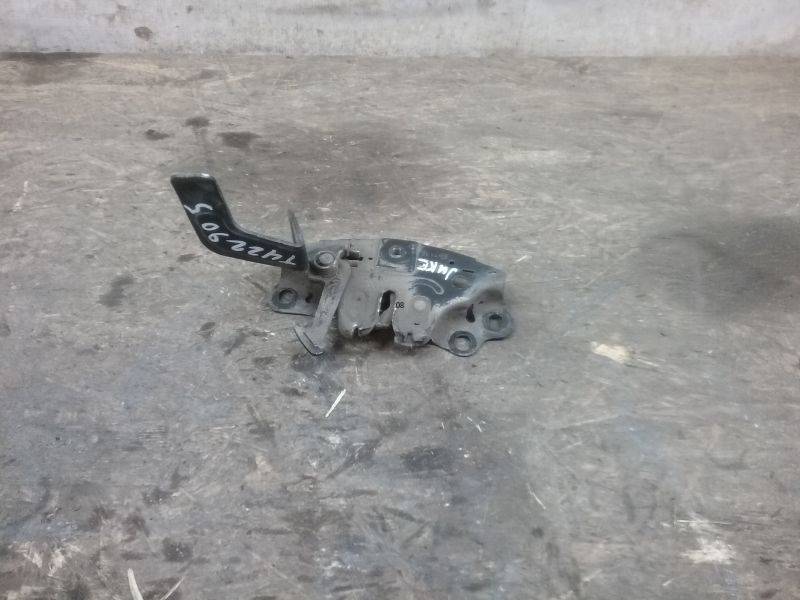 Замок капота