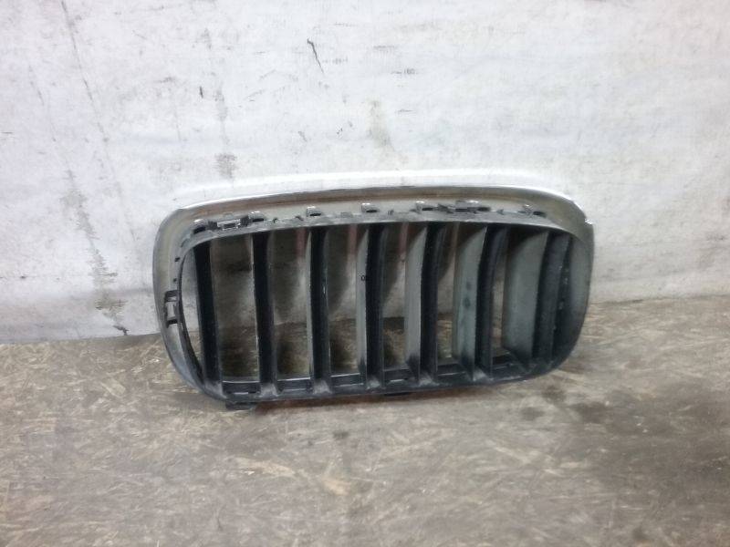 Решетка радиатора правая