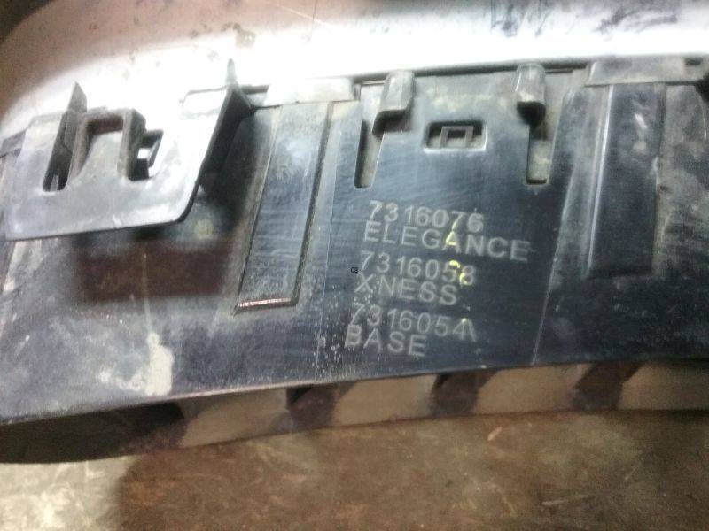 Решетка радиатора правая