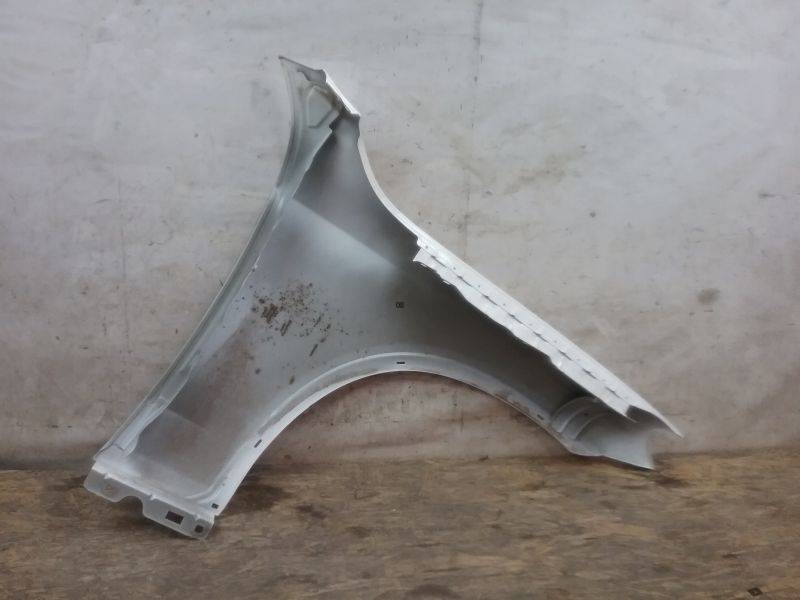 Крыло переднее левое