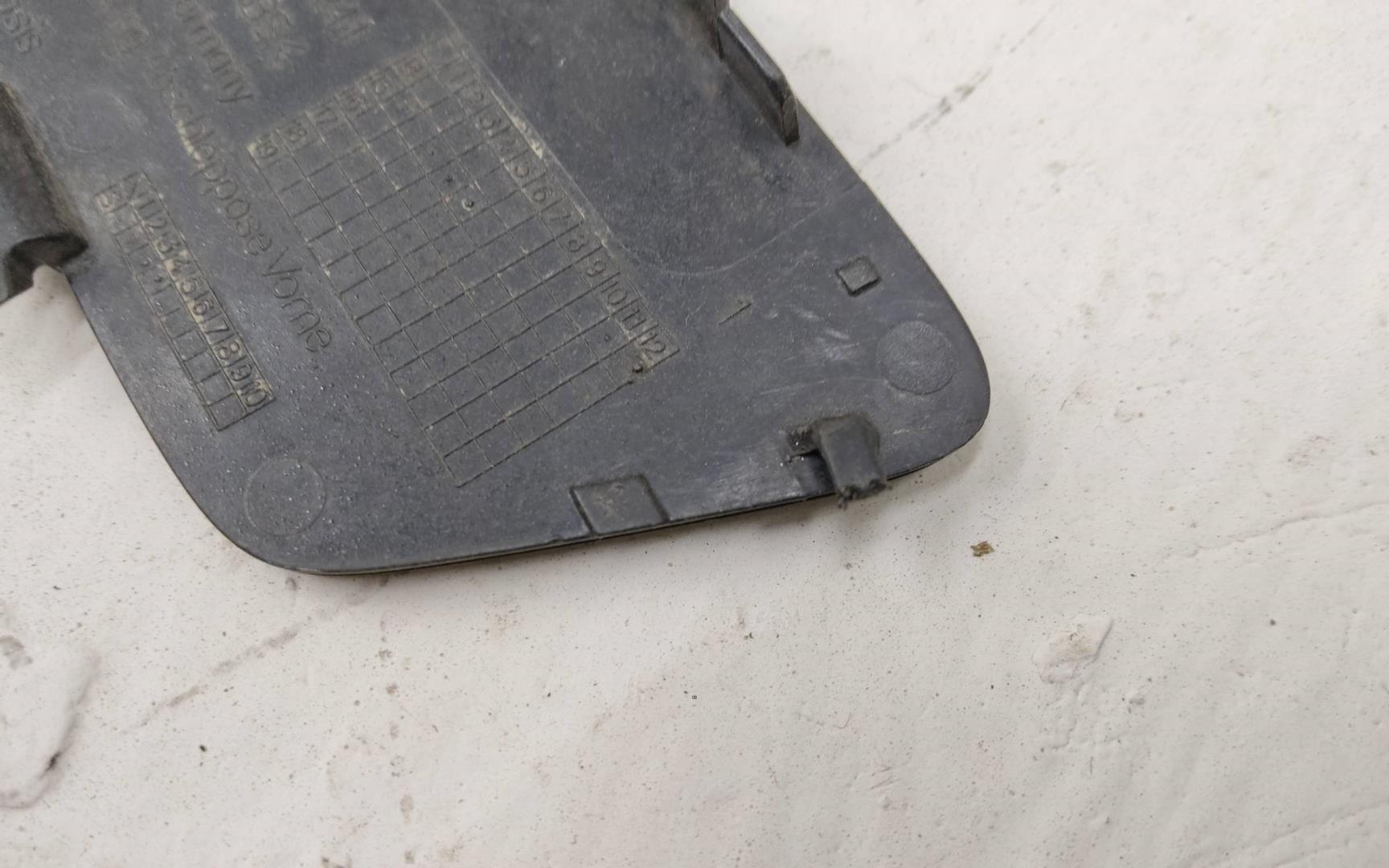 Заглушка буксировочного крюка