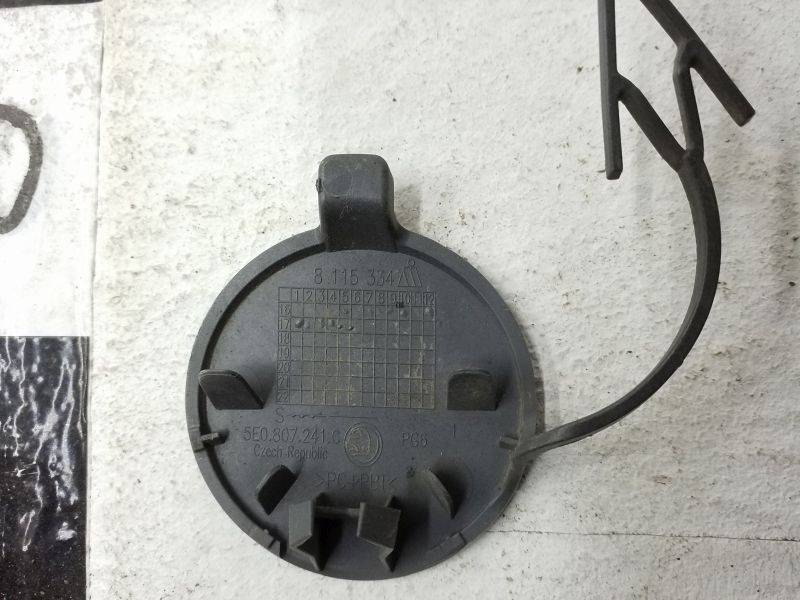 Заглушка буксировочного крюка