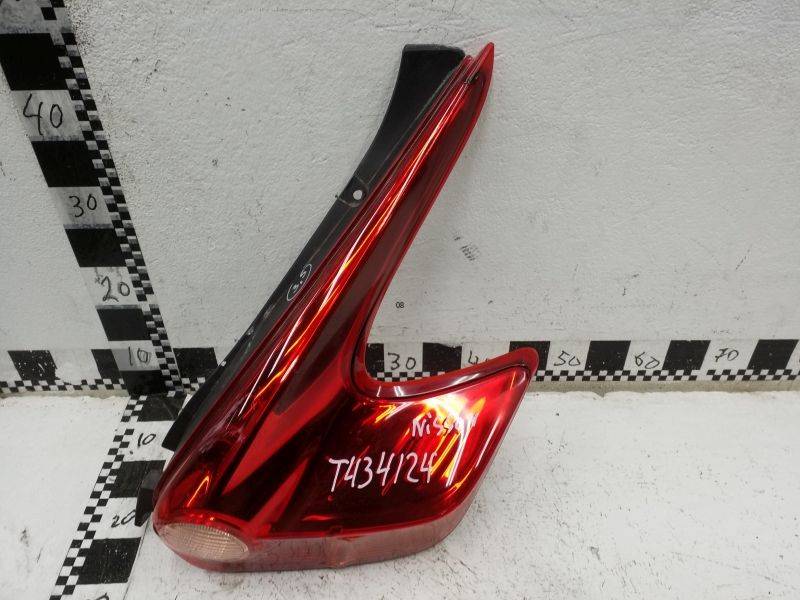 Фонарь задний правый