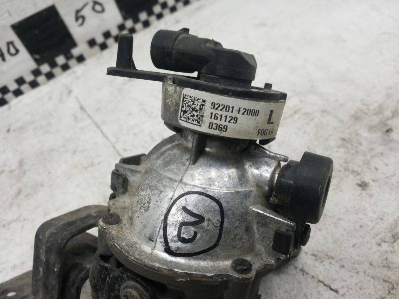 Фара противотуманная левая