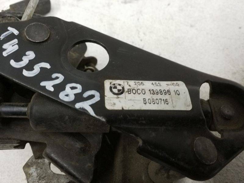 Замок капота