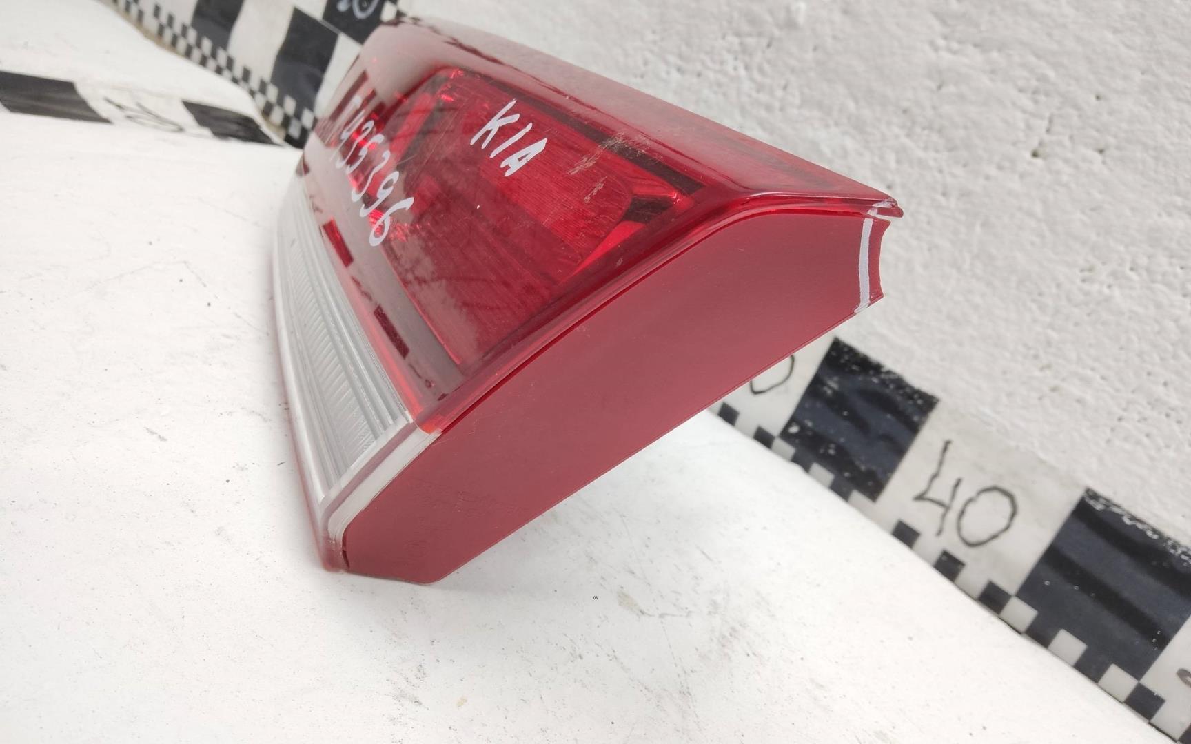 Фонарь задний внутренний правый