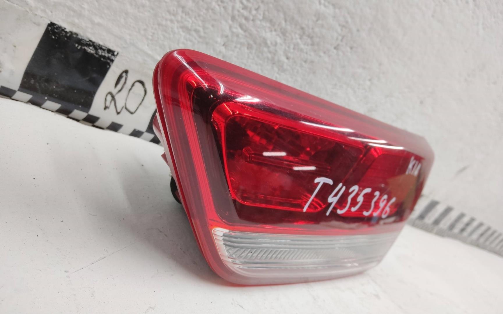 Фонарь задний внутренний правый