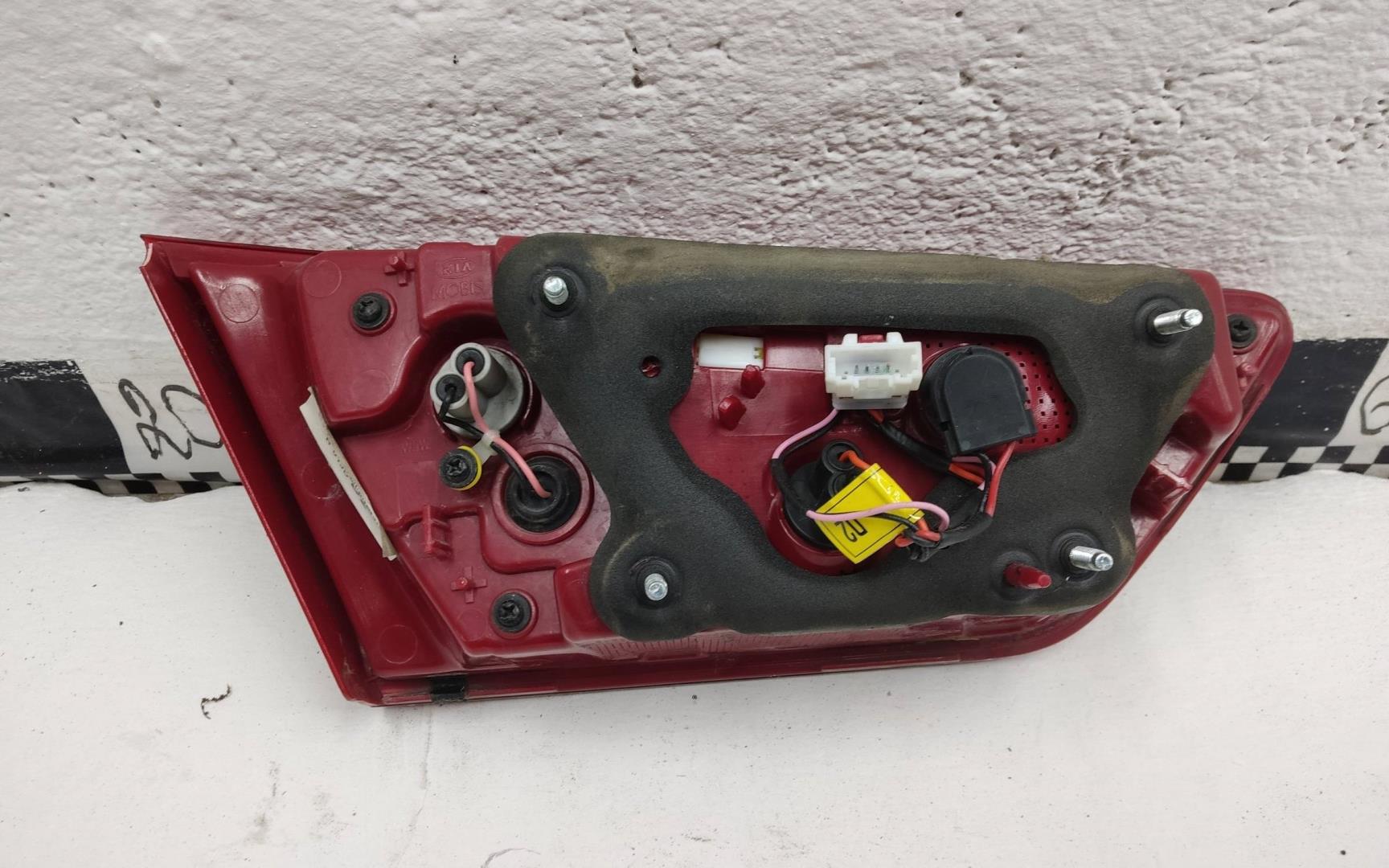 Фонарь задний внутренний правый