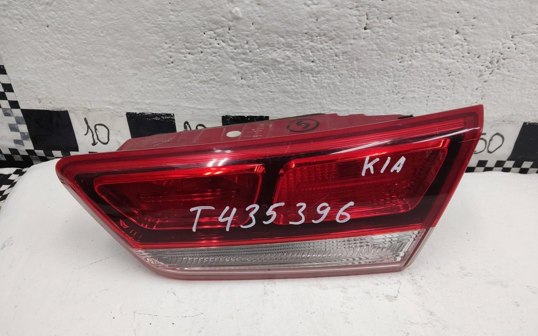 Фонарь задний внутренний правый