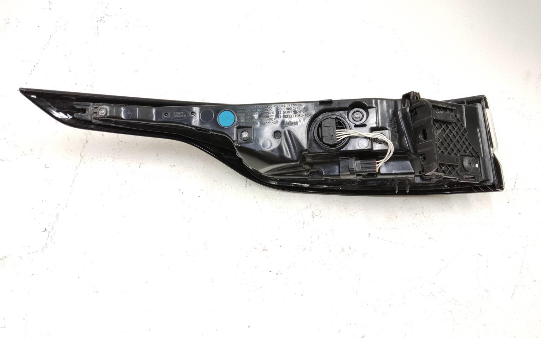 Фонарь задний наружный правый