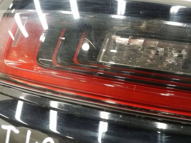 Фонарь задний наружный правый