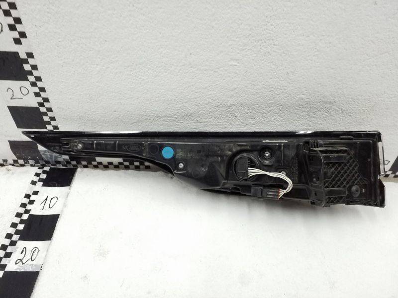 Фонарь задний наружный правый