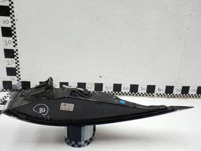 Фонарь задний наружный правый