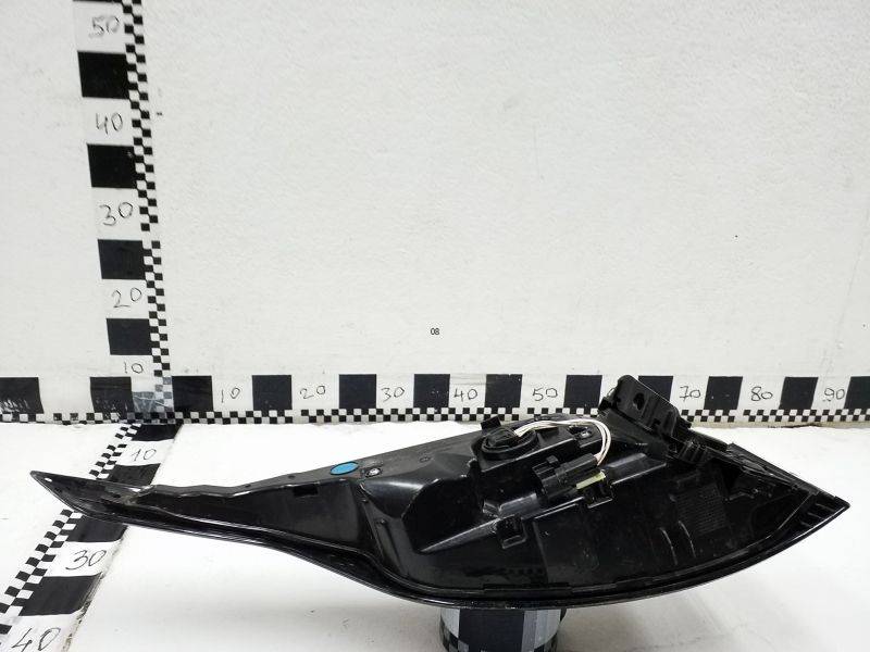 Фонарь задний наружный правый