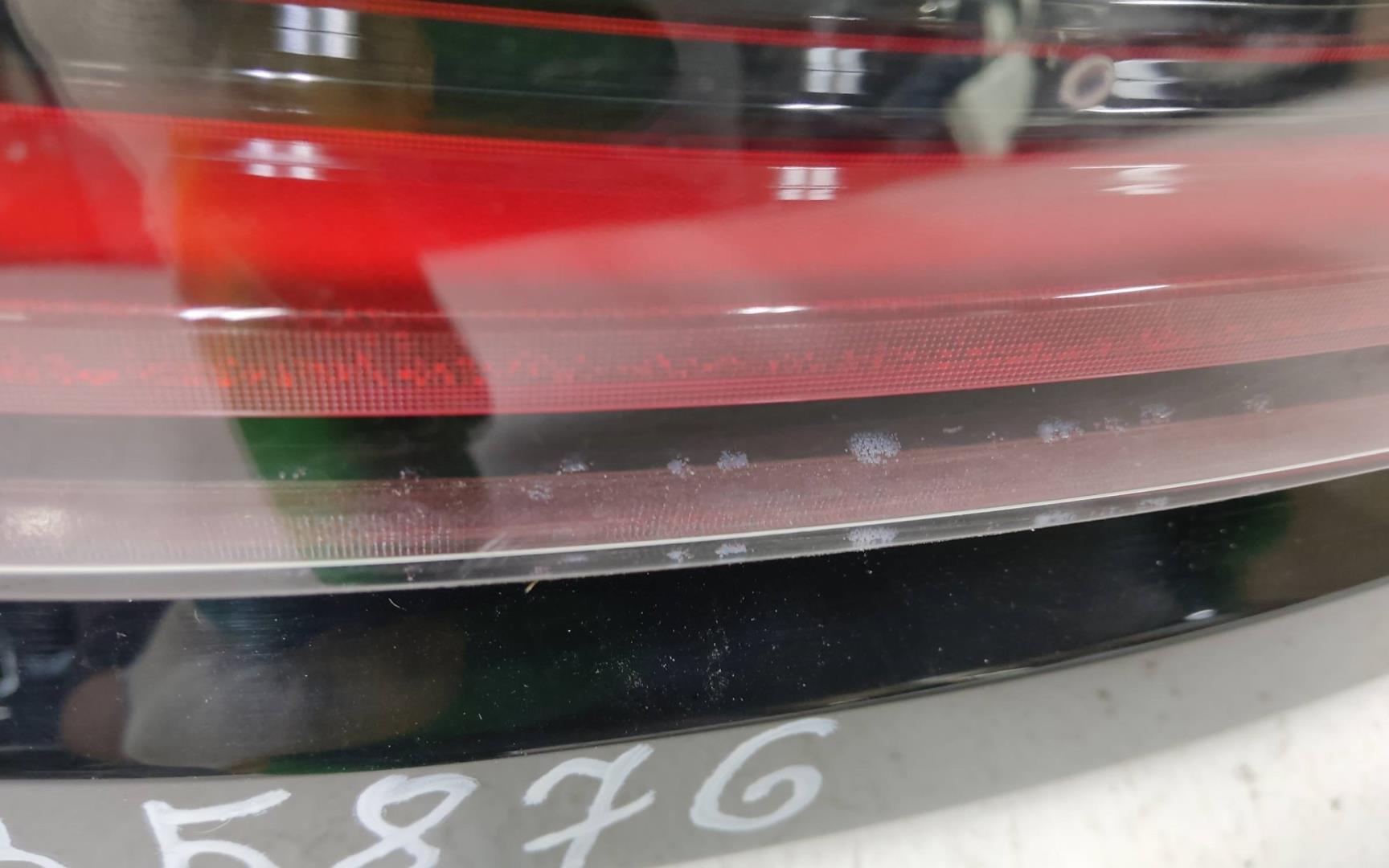 Фонарь задний наружный правый