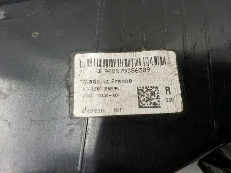 Фонарь задний наружный правый