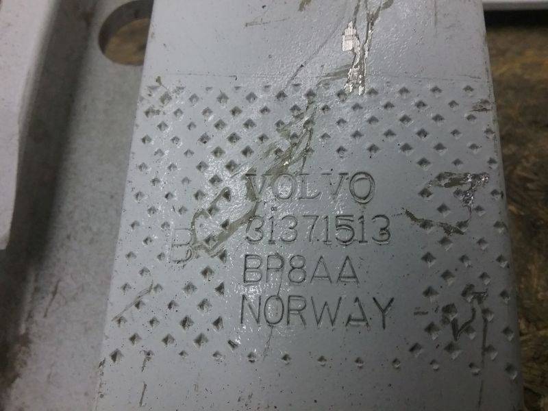 Усилитель заднего бампера