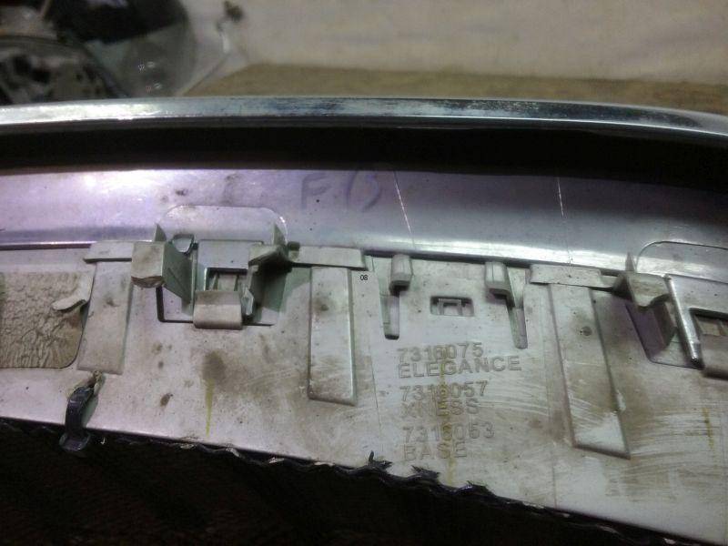 Решетка радиатора левая