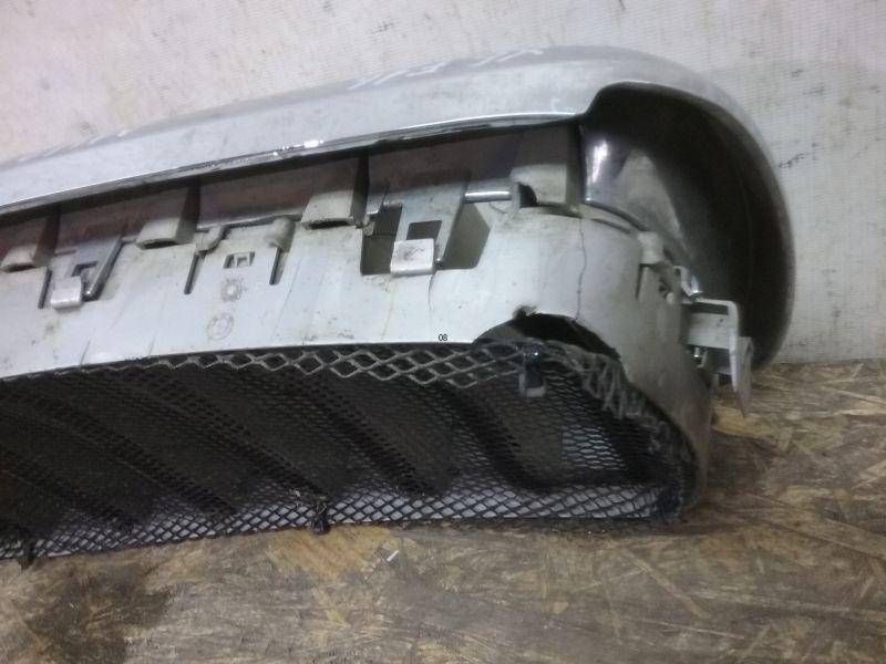 Решетка радиатора левая