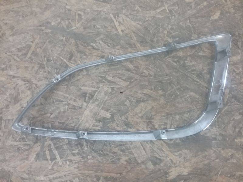 Рамка противотуманной фары левой