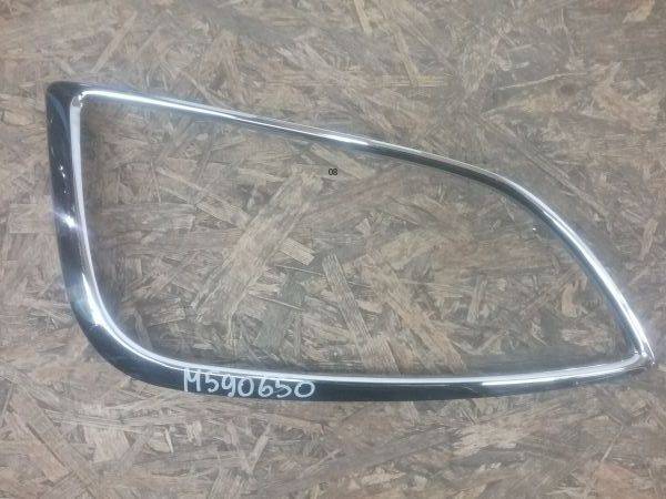 Рамка противотуманной фары левой