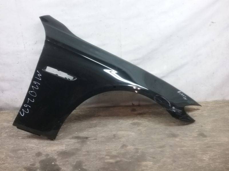 Крыло переднее правое