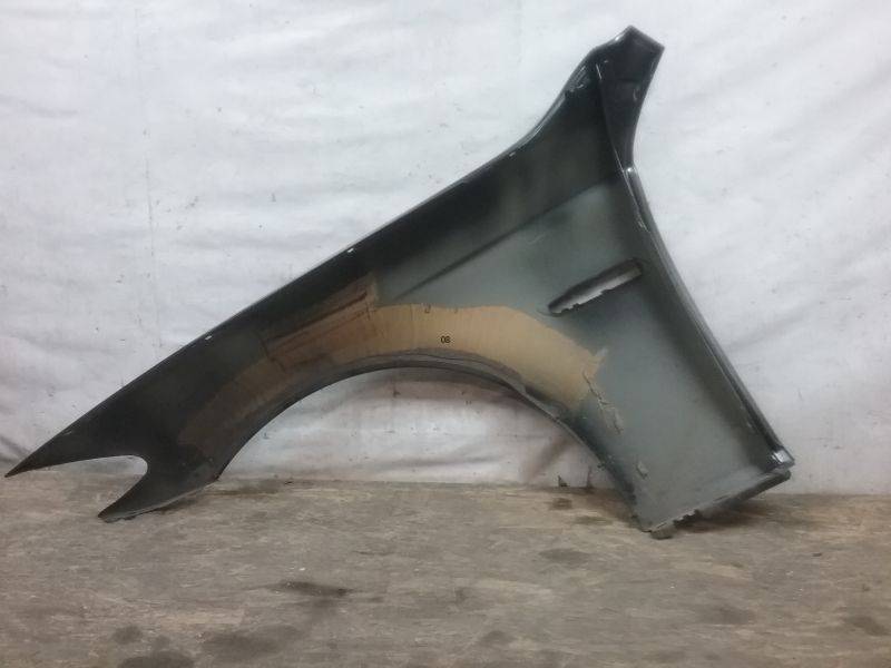 Крыло переднее правое