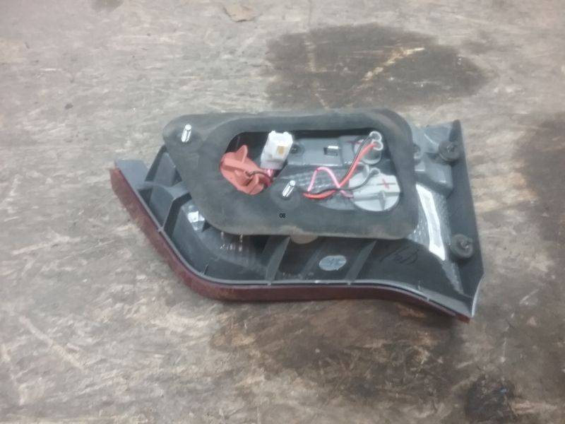 Фонарь задний внутренний левый